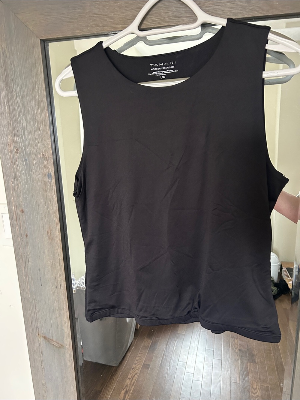 Tahari Black Sleeveless Crewneck Tank